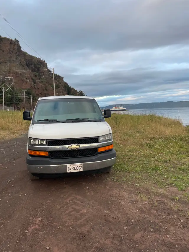 MAN WITH A VAN64519988420481123