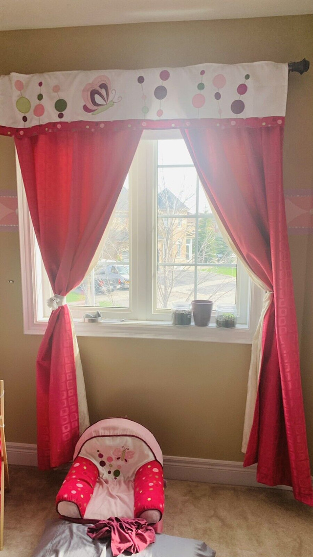 Pink curtains, cream sheers, three rods and six tie backs in Window Treatments in Mississauga / Peel Region - Image 2
