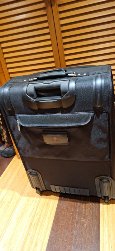 Expandable large suitcase in Other in City of Toronto - Image 2