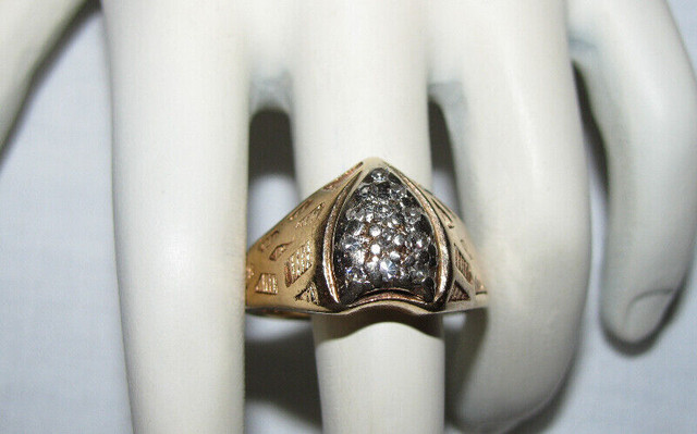 Mens Vntg 10K Yellow & White Gold Diamond Ring 12 Diamonds 9.5 in Jewellery & Watches in Saint John - Image 3