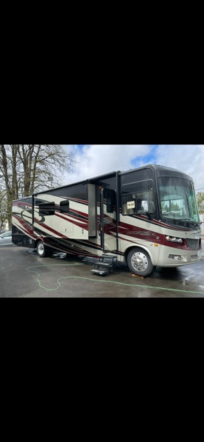 Class A Georgetown 37.7 XL 2013 Forest River in RVs & Motorhomes in Delta/Surrey/Langley - Image 2