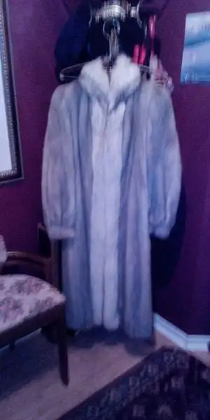 Manteau de vison et renard gris, View more