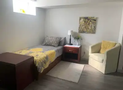 *UofM*High End Room to Rent Student Apartment 5mins from UofM Student ROOM in Student Apartment Rent...