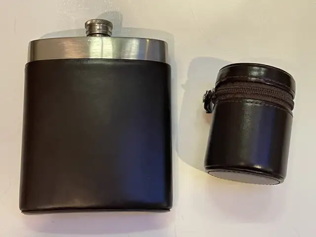 Pottery Barn Leather Flask and Pottery Barn Leather Shot Glasses in Kitchen & Dining Wares in Kitchener / Waterloo - Image 3