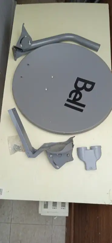 NEW 20" BELL DISH $35, DUAL LNB $15. PICK up: Warden & St. Clair(Around Warden Subway Station), Scar...