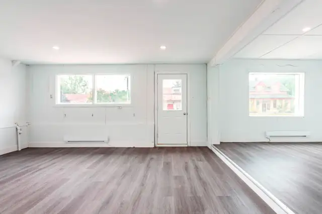 RETAIL/COMMERCIAL PROPERTY FOR LEASE in Commercial & Office Space for Rent in Oakville / Halton Region - Image 7