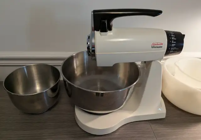 VINTAGE Sunbeam Mixmaster Deluxe, 1957 in Arts & Collectibles in Mississauga / Peel Region - Image 7