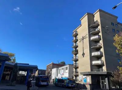 $1,130 All-Inclusive Studio – Steps from Laurier Metro | Pool & Gym Looking for someone to take over...