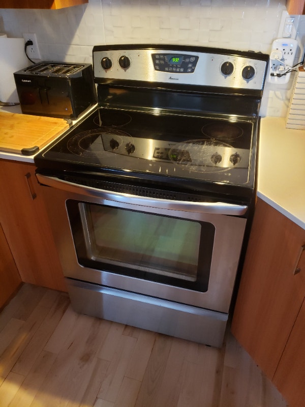 Cuisinière / Four / Stove Amana, en excellent état Cuisinières