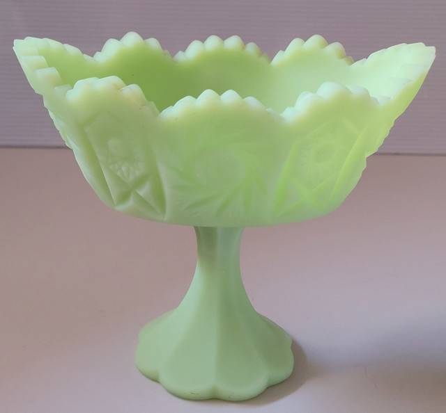 Vintage Fenton Custard Satin Green Glass Footed Bowl in Arts & Collectibles in Oshawa / Durham Region