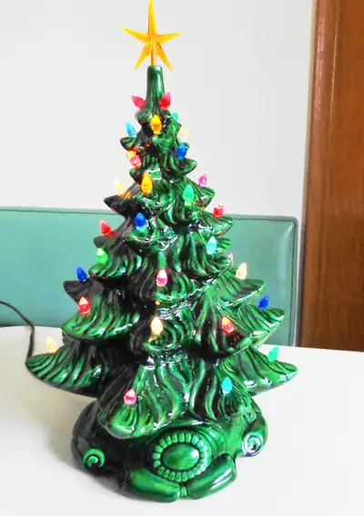 VINTAGE CERAMIC ATLANTIC MOLD BASE LIGHT UP CHRISTMAS TREE, View more