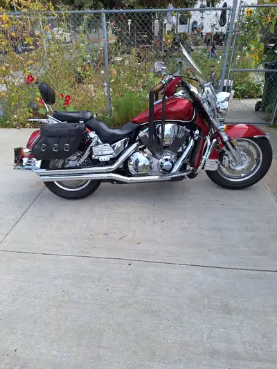 02 Honda vtx 1800r, higher mileage bike, excellent condition lots of miles left, new windshield, tir...