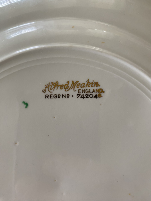 Alfred Meakin dinner plate in Arts & Collectibles in Norfolk County - Image 3