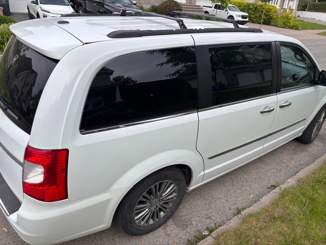 Chrysler Town & Country 2014 — photo 5