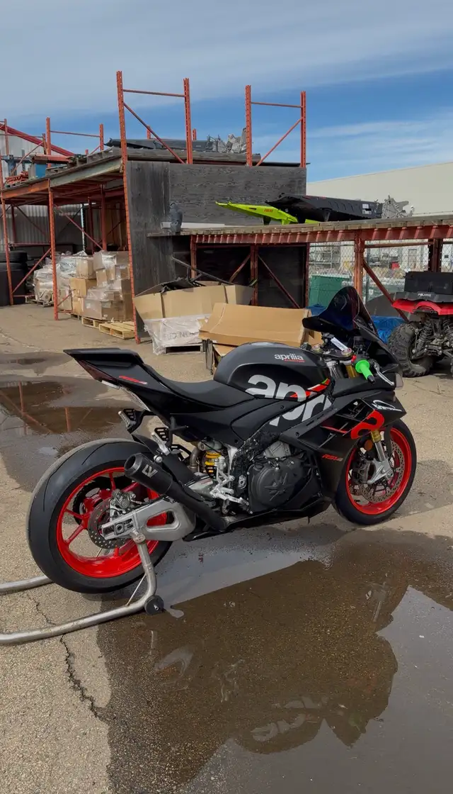 2024 Aprilia RSV4 in Sport Bikes in St. Albert - Image 4