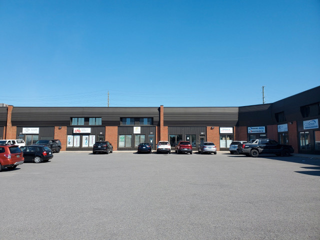 COMMERCIAL WAREHOUSE SPACE WITH BAY DOOR FOR RENT - Canotek in Commercial & Office Space for Rent in Ottawa - Image 3