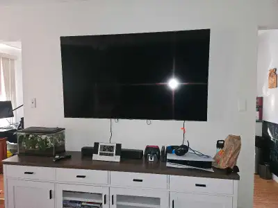 Less then year old t.v stand and 70inch t.v samsung,with all mount