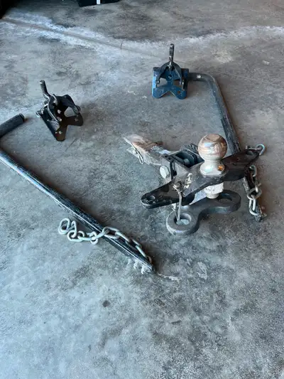 10,000lb Reese round bar weight distribution hitch. Used a few seasons. I’m unable to find the lift...