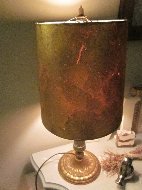 Antique table lamp in Arts & Collectibles in Hamilton - Image 2