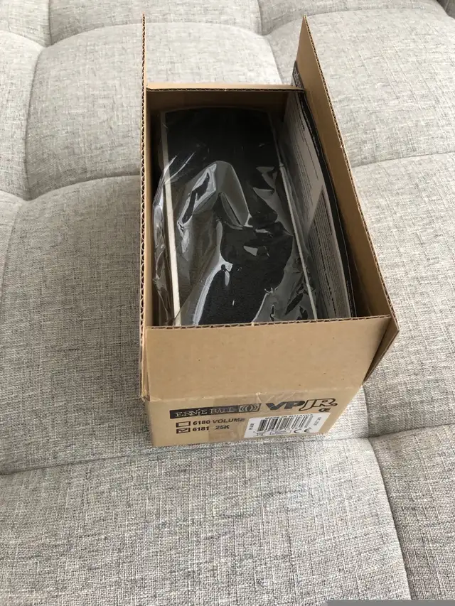 Volume Pedal - Ernie Ball VPJR 6181 25K in Amps & Pedals in Oakville / Halton Region - Image 10