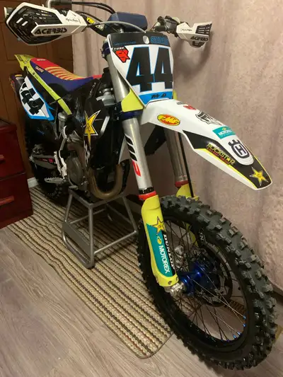 2021.5 Husqvarna FC 450 Rockstar Edition, 33hrs vet owned, stored indoors winters. Connectivity Unit...