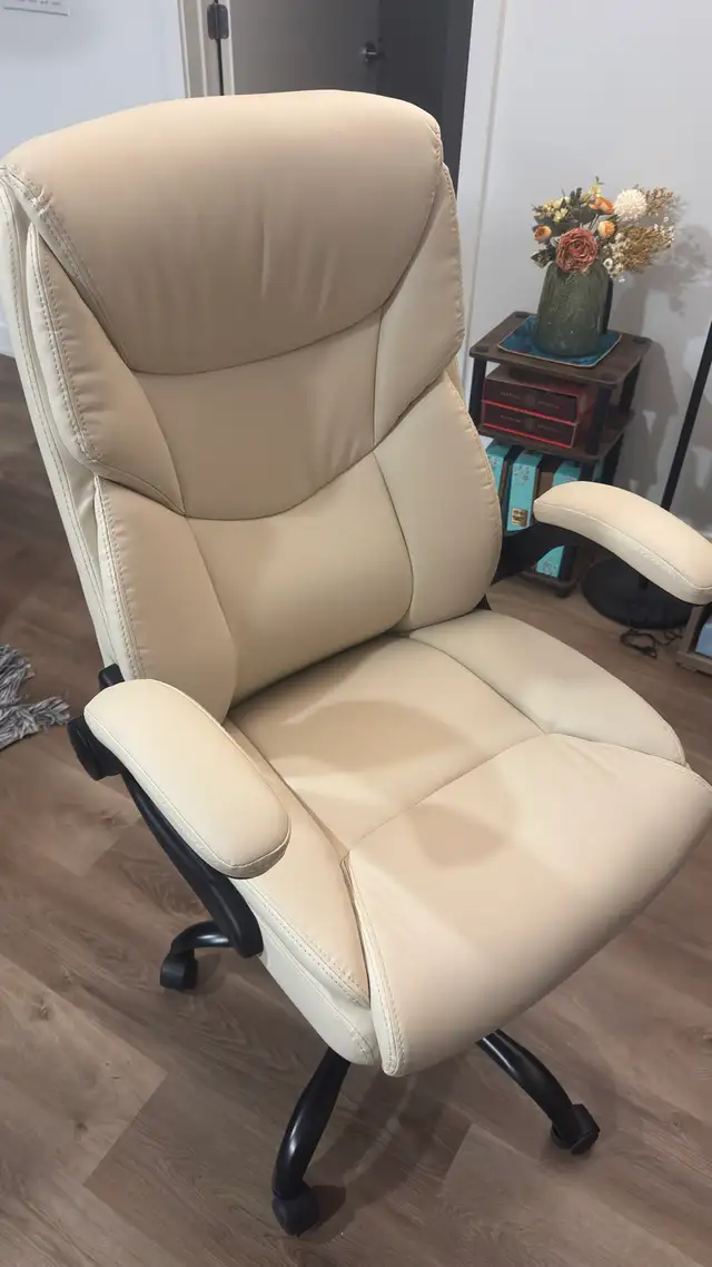 Like New Leather Executive Office Chair in Chairs & Recliners in Ottawa - Image 4