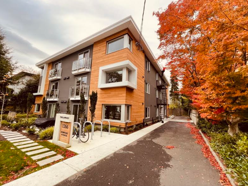 SUITE FOR RENT – OCEAN VIEW WITH A PATIO 1266 NEWPORT AVENUE, OAK BAY, B.C. V8S 5E7 BEAUTIFUL NEWLY...