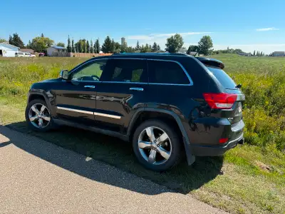 Selling my Fully loaded jeep grand Cherokee Overland Remote start Sub built in Double sun roof Oil c...