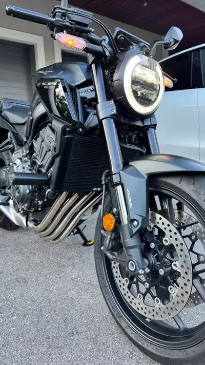 Honda CB650R, inline 4 cylinders almost brand new condition. Only ridden 1528 kms. Service done at 1...