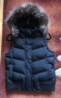 LIKE NEW GAP XS QUILTED VEST WITH HOOD
