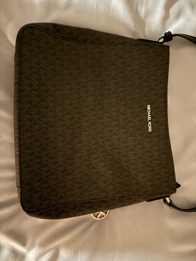 Black Michael Kors crossbody bag in Women's - Bags & Wallets in Mississauga / Peel Region - Image 2