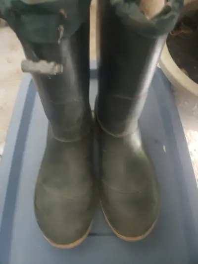 Ozark Trail Men's Russell 2 Insulated Rain Boots, View more