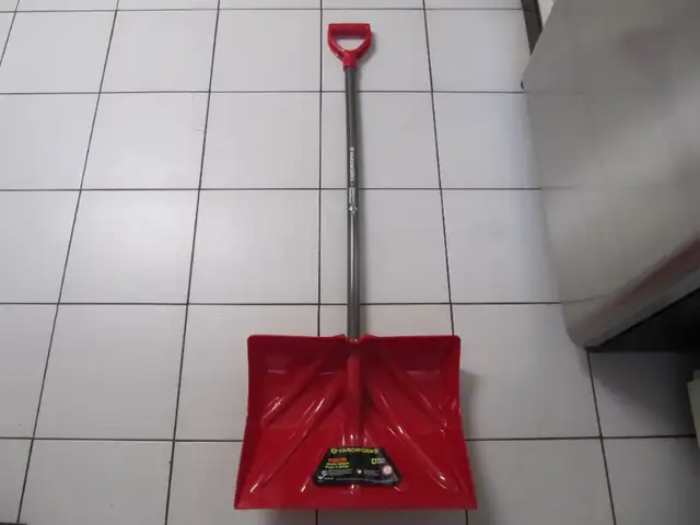 Yard Works Snow Scoop Shovels Brand New Lightweight 2pc Lot in Outdoor Tools & Storage in Mississauga / Peel Region - Image 6