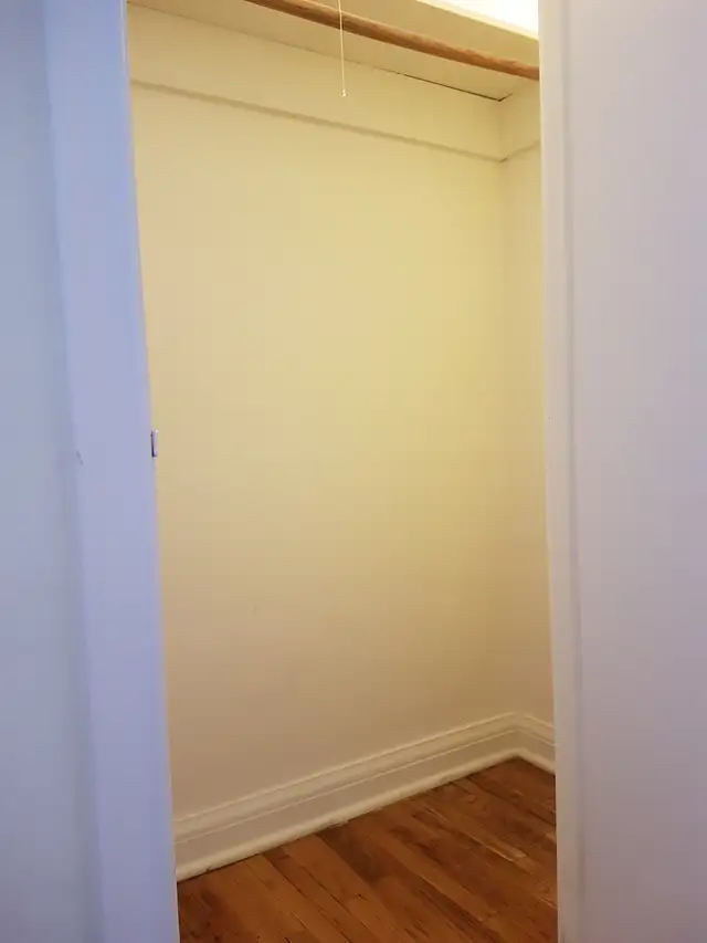 Large bedroom in amazing  apartment at Avenue Road & Lawrence W in Room Rentals & Roommates in City of Toronto - Image 4