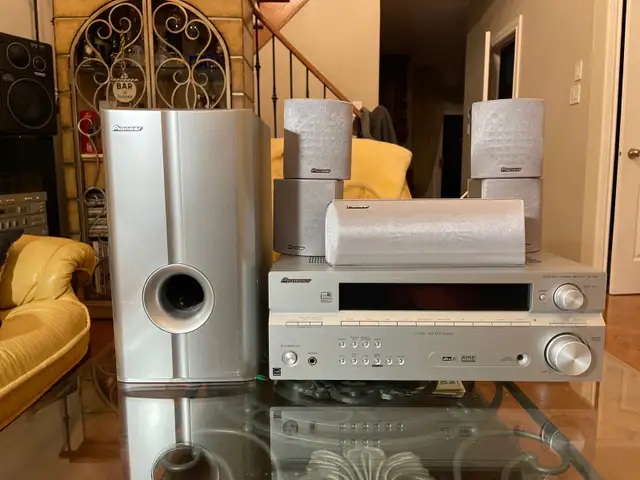 Pioneer SX-316 receiver with speakers in Stereo Systems & Home Theatre in Markham / York Region - Image 3