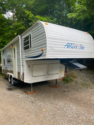 Roulotte Fifth Wheel de 21 pieds Gulfstream Ameri Lite 2004. Très propre, tout fonctionne (four, mic...