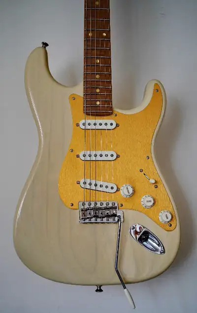 2023 FENDER STRATOCASTER CS AMERICAN CUSTOM HONEY BLOND ROASTED, View more