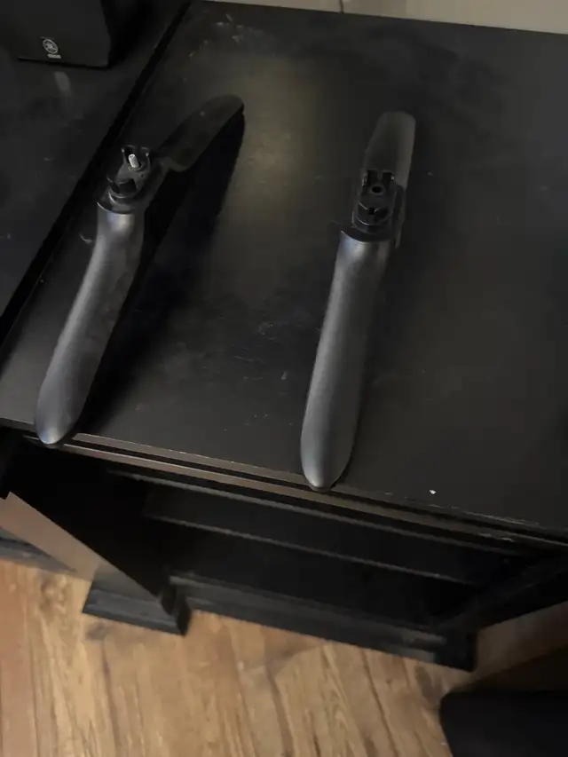 TV Stand Legs in TVs in Oshawa / Durham Region - Image 2