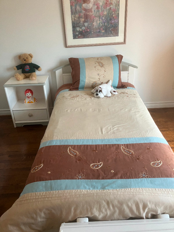 Solid wood Whole bedroom (all 10 pieces) $750 in Beds & Mattresses in Markham / York Region