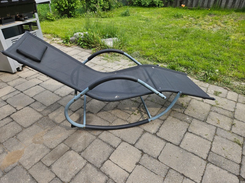 Outsunny Ergonomic Outdoor Lounge Chair, Portable Tanning Chair