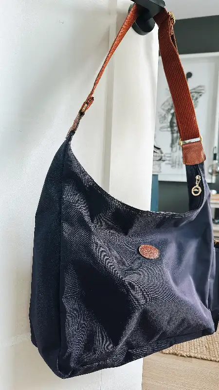 Sac Longchamp à bandoulière in Women's - Bags & Wallets in City of Montréal - Image 2