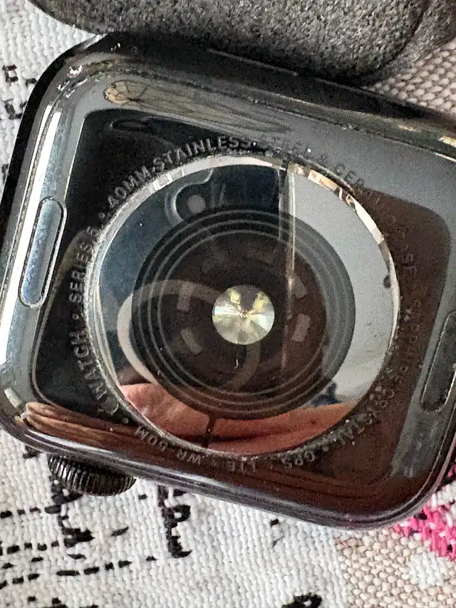 Apple Watch Series 5 40mm  Stainless Steel (GPS + Cell in Jewellery & Watches in Markham / York Region - Image 6