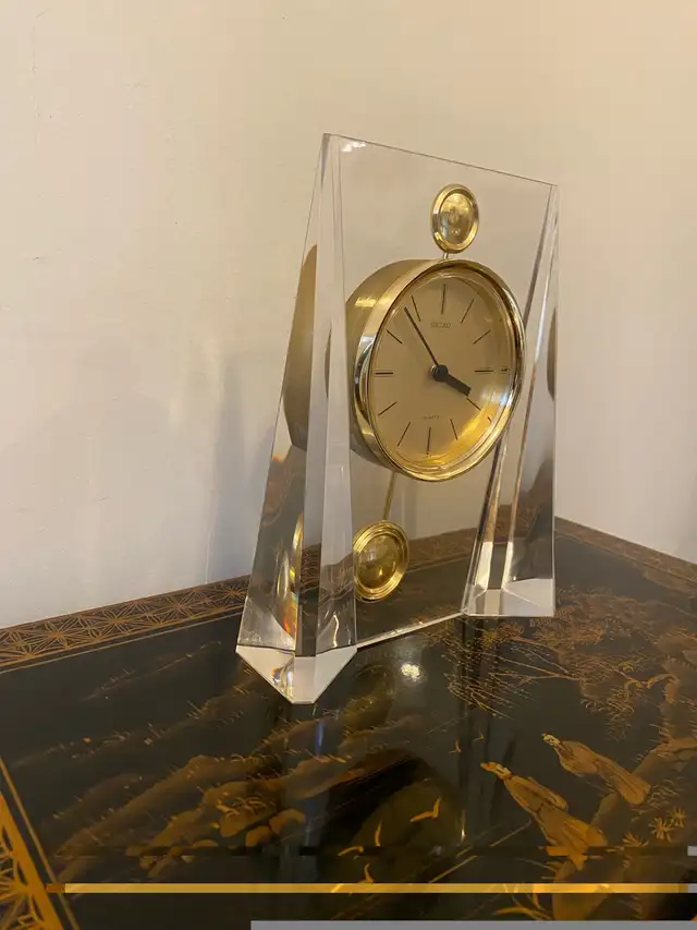 Vintage Seiko quartz double pendulum mantle clock. in Home Décor & Accents in Markham / York Region - Image 3