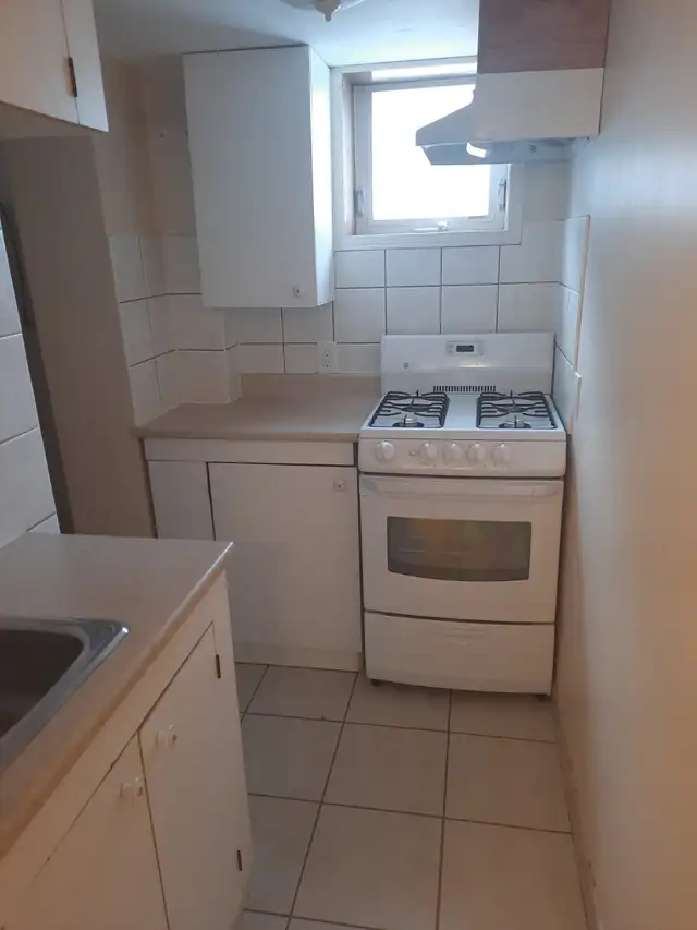 Bright, spacious, basement apartment | Long Term Rentals | Mississauga ...