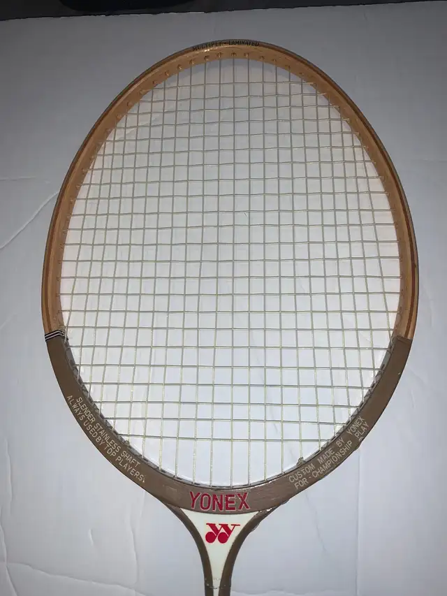 Rare find Vtg (over 40 yrs) Yonex Badminton Wooden Racket H-G3 in Arts & Collectibles in Markham / York Region - Image 3