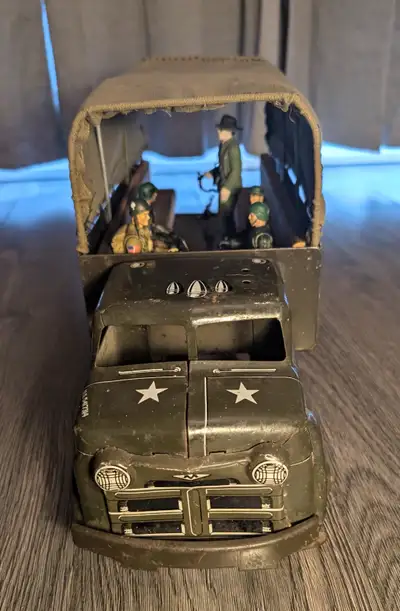 Camion militaire，antique''tin'' en tole des annees 40, de marque, View more