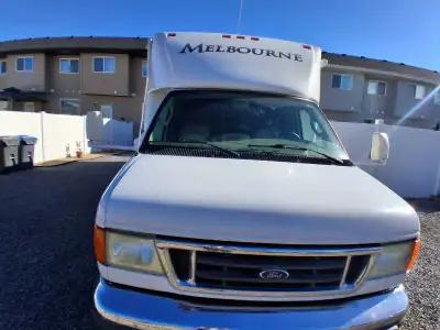 2007 jayco melboure 29d classc 18,823 mikes Ford e450 super duty 6.8 Triton efi v10 / 3 slide out on...