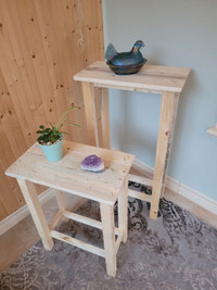 Petite table en bois de grange