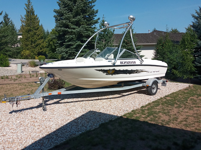 2005 Bayliner 175 Bowrider with Wakeboard Tower in Powerboats & Motorboats in Kamloops - Image 2