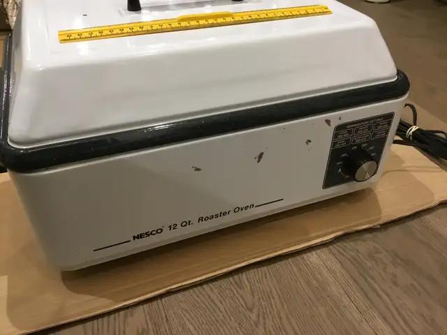 NESCO 12 Quart Roaster Oven Vintage White in Microwaves & Cookers in City of Toronto - Image 3